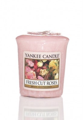 АРОМАТИЧЕСКАЯ СВЕЧА YANKEE CANDLE Fresh Cut Roses  / Свежесрезанные розы 